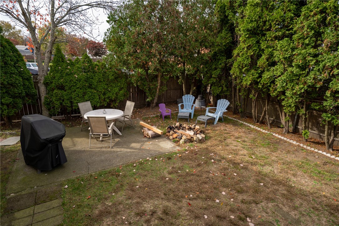 27 Barnsdale Road Cranston, RI 02910 - Photo 3 of 19