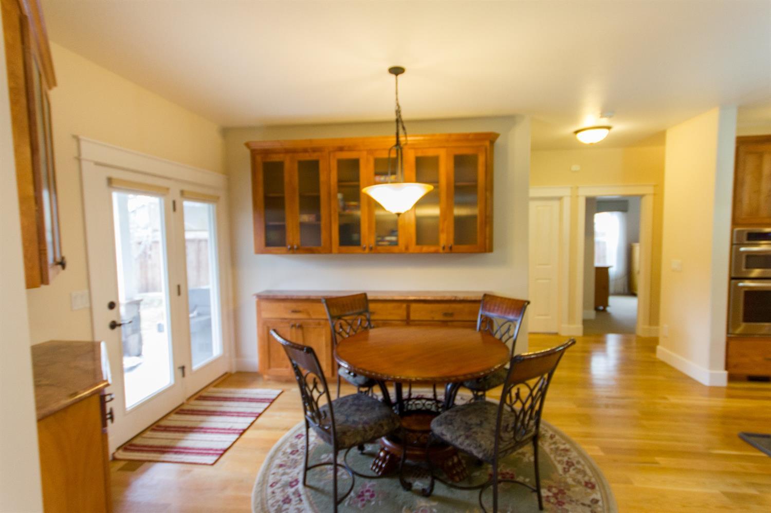982 Pumpkin Ridge Eagle Point, OR 97524 - Photo 8 of 29 Additional Photo