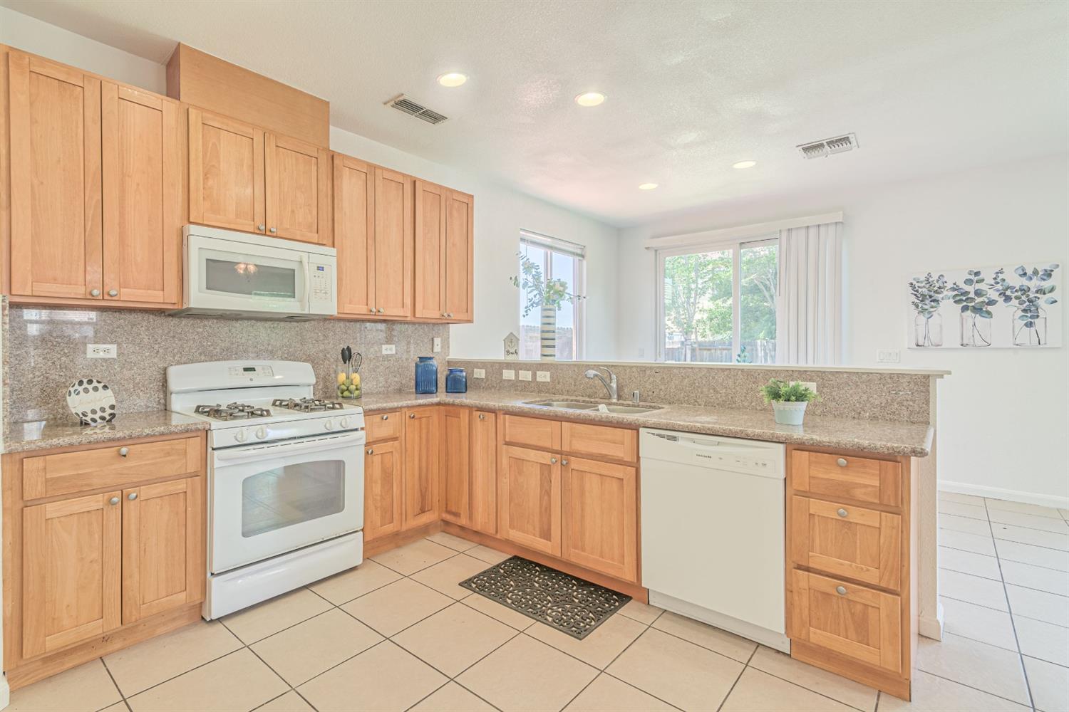 587 Beckman Way Merced, CA 95348 - Photo 4 of 21 Gallery Image 4