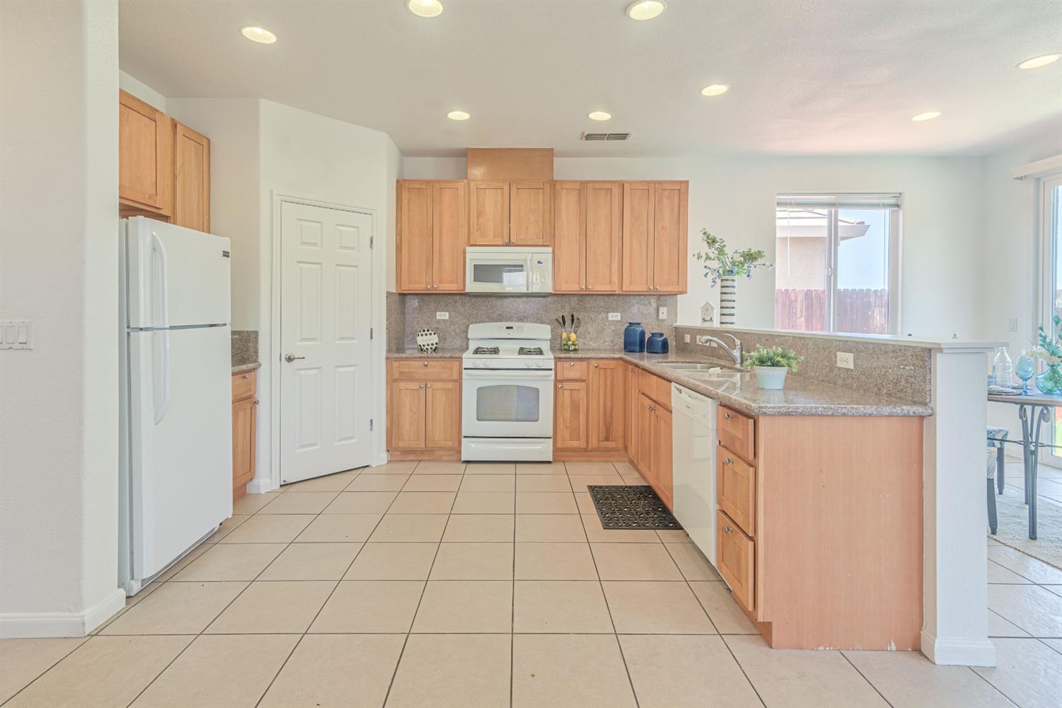 587 Beckman Way Merced, CA 95348 - Photo 5 of 21 Gallery Image 5