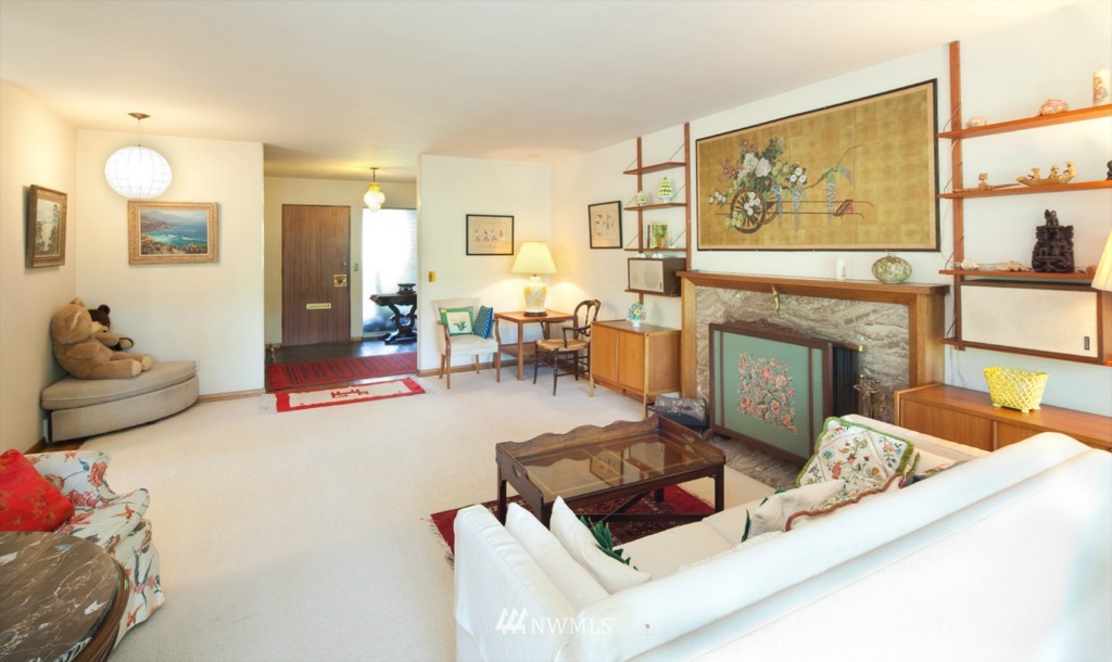 5441 Northeast Windermere Road Seattle, WA 98105 - Photo 3 of 25 Gallery Image 3