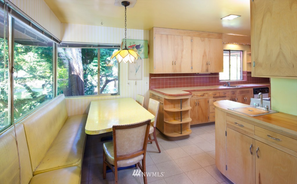 5441 Northeast Windermere Road Seattle, WA 98105 - Photo 6 of 25 Gallery Image 6