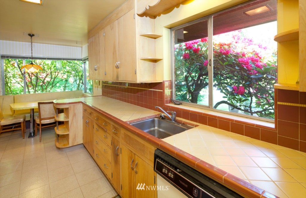 5441 Northeast Windermere Road Seattle, WA 98105 - Photo 7 of 25 Gallery Image 7