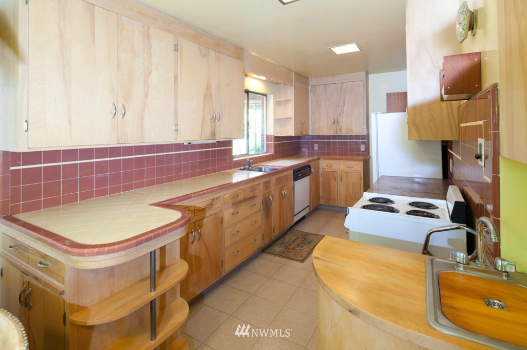 5441 Northeast Windermere Road Seattle, WA 98105 - Photo 8 of 25 Gallery Image 8