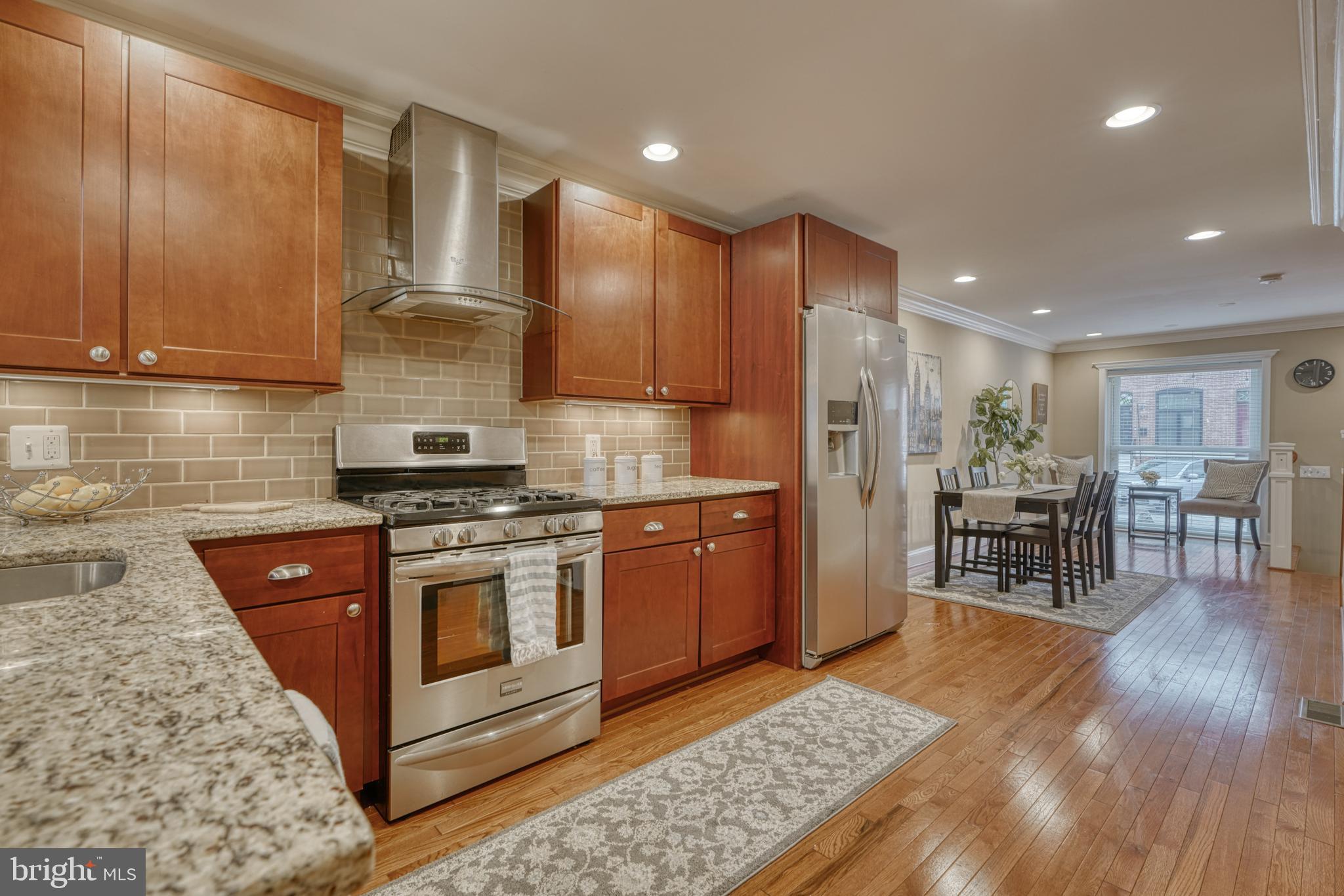 342 South Clinton Street Baltimore, MD 21224 - Photo 1 of 44
