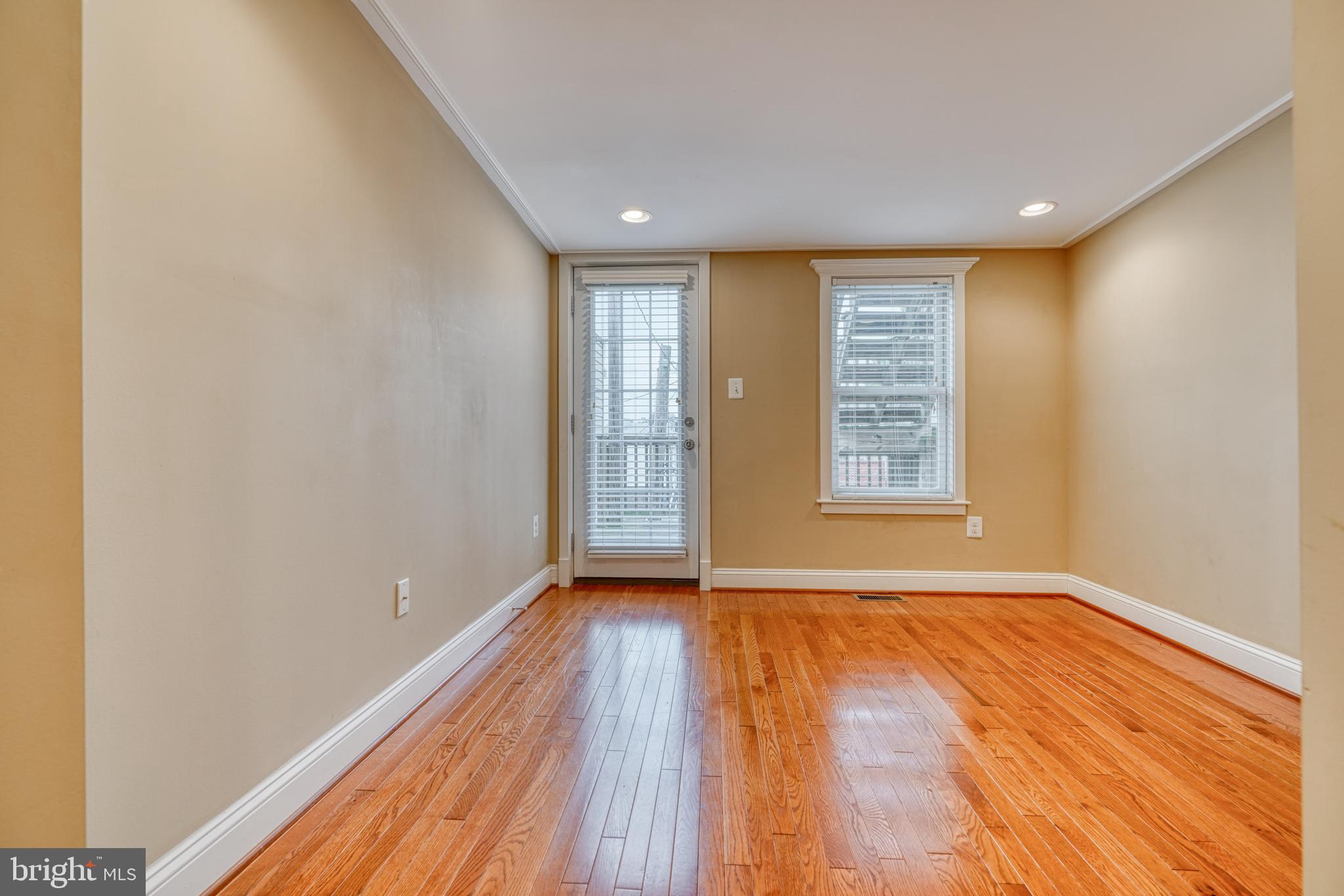 342 South Clinton Street Baltimore, MD 21224 - Photo 22 of 44