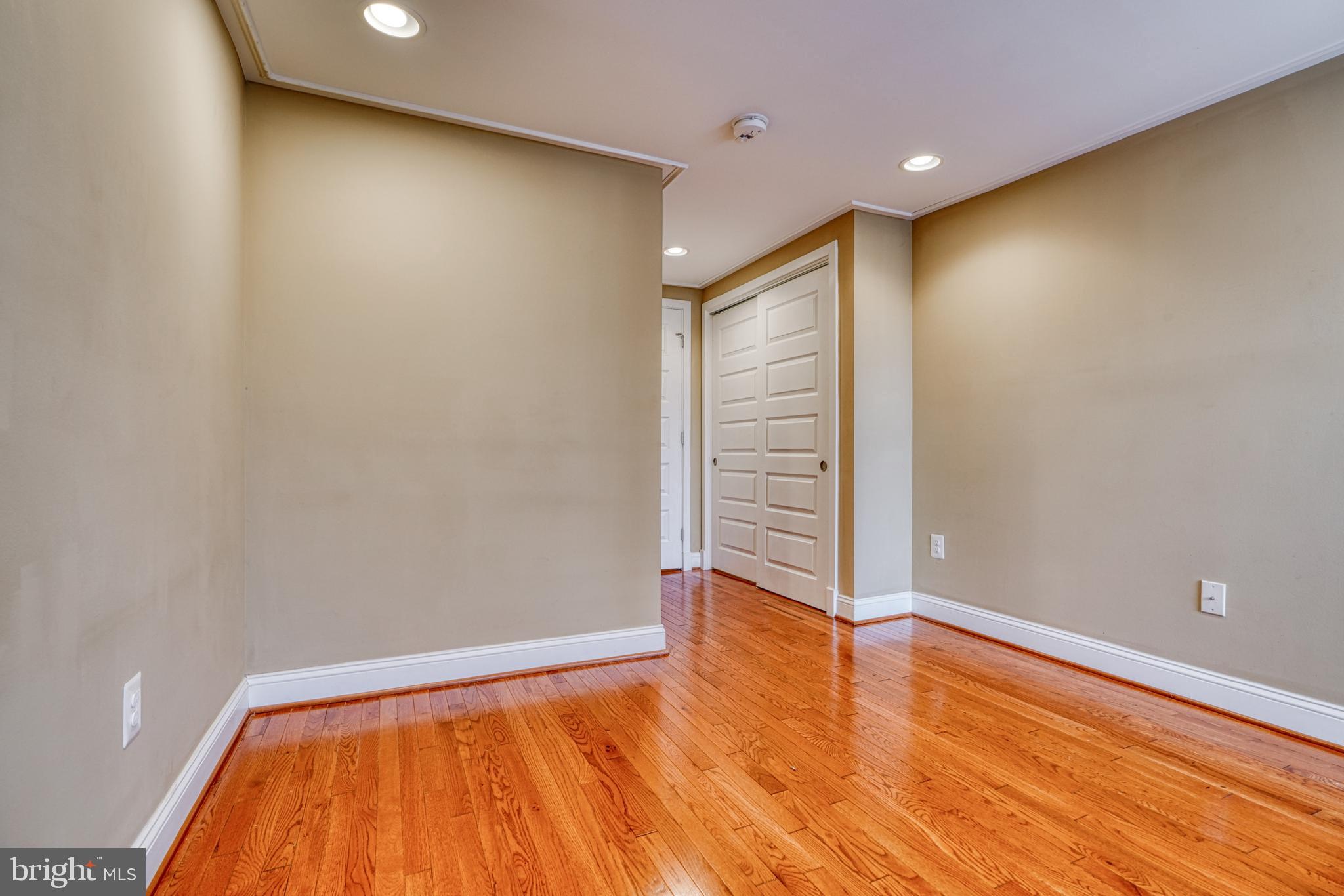 342 South Clinton Street Baltimore, MD 21224 - Photo 23 of 44