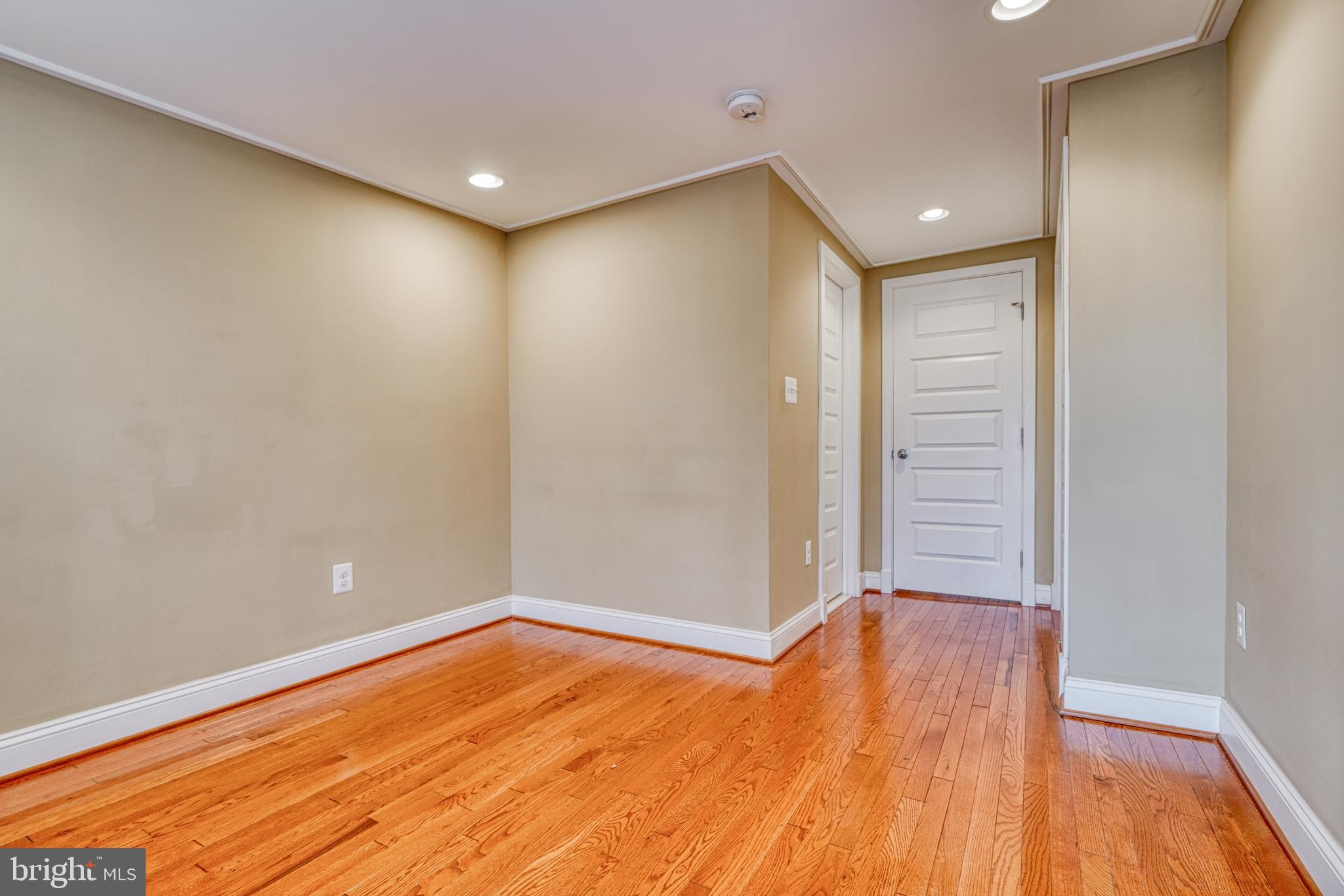 342 South Clinton Street Baltimore, MD 21224 - Photo 24 of 44
