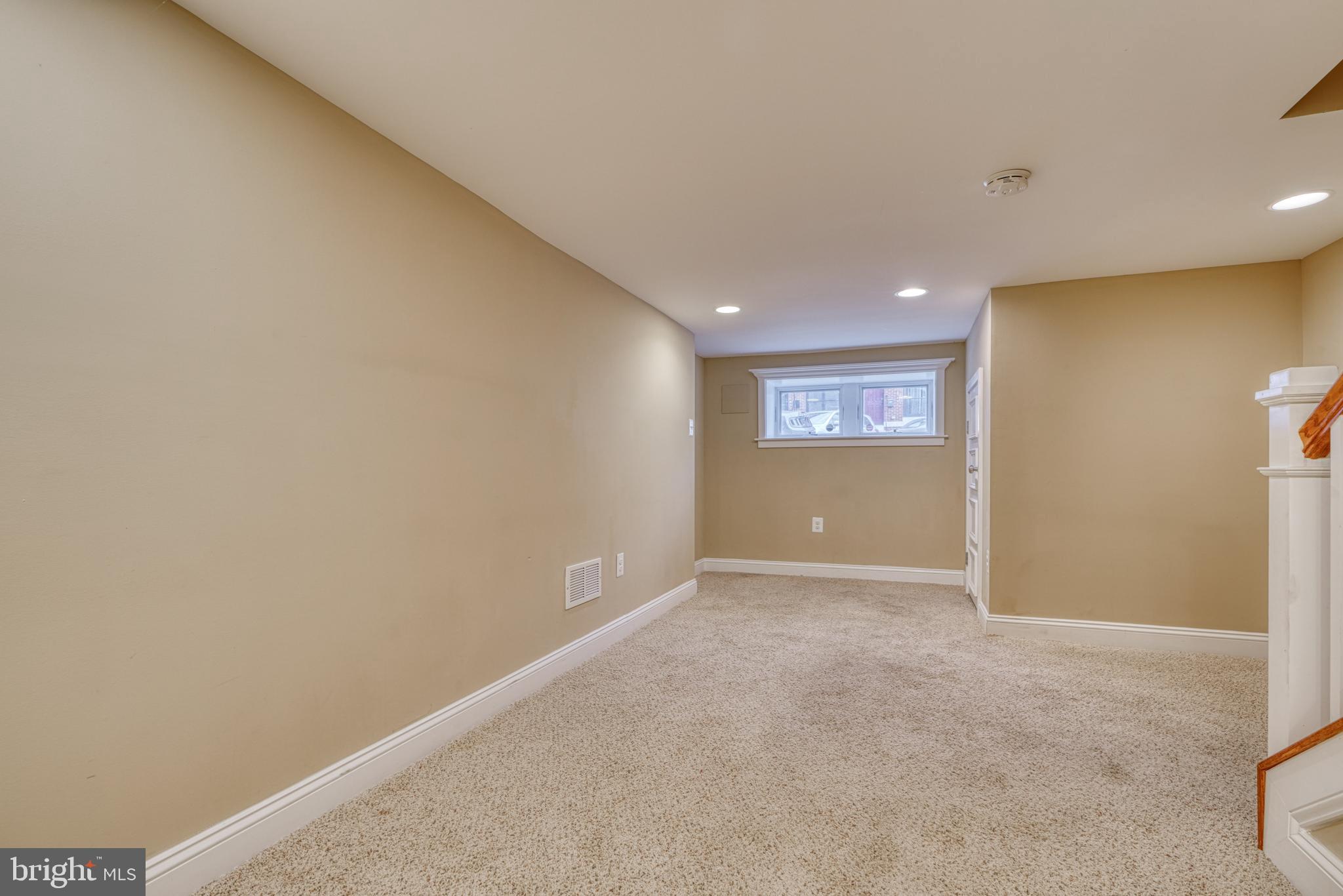 342 South Clinton Street Baltimore, MD 21224 - Photo 28 of 44