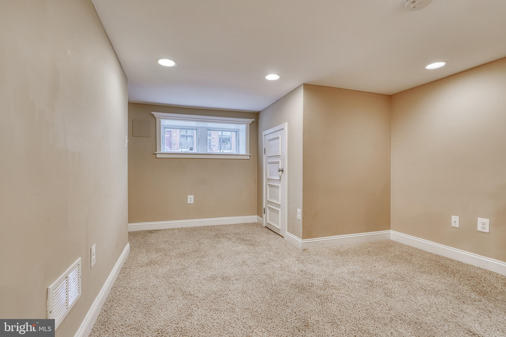 342 South Clinton Street Baltimore, MD 21224 - Photo 29 of 44