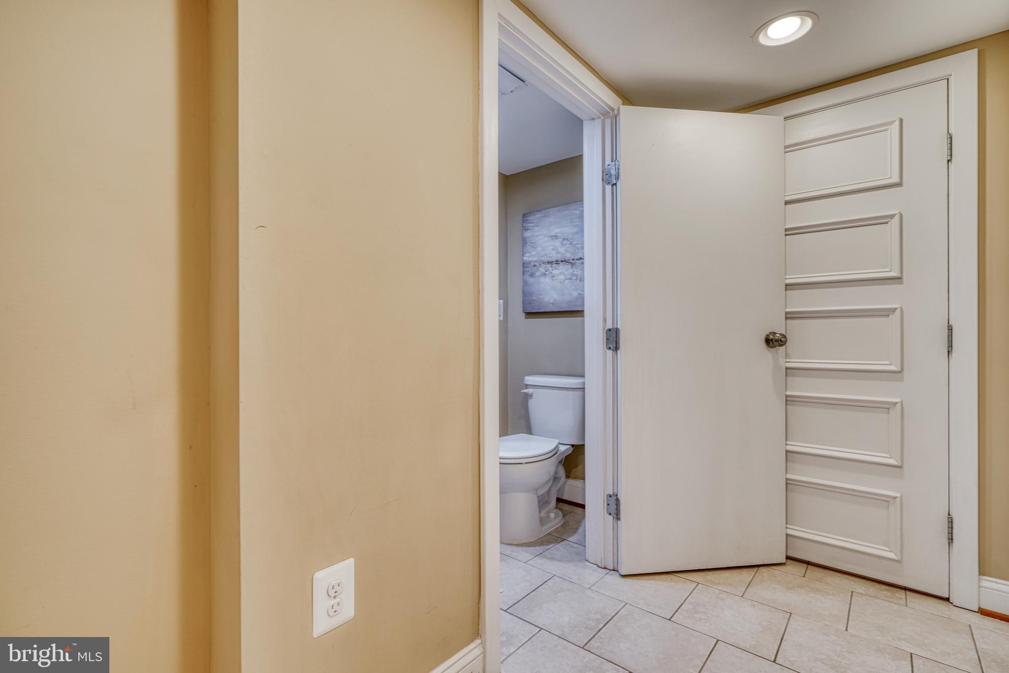 342 South Clinton Street Baltimore, MD 21224 - Photo 30 of 44
