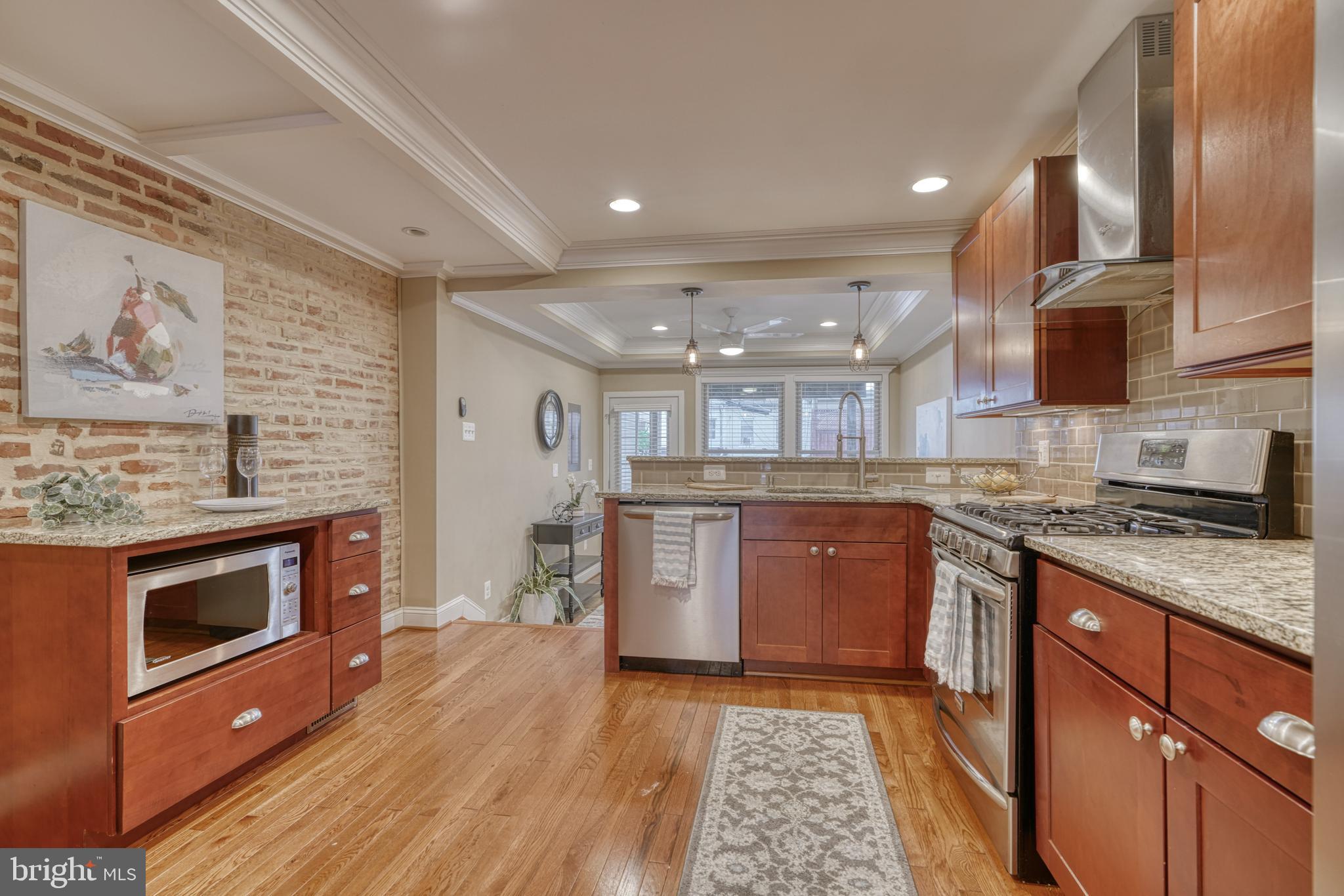 342 South Clinton Street Baltimore, MD 21224 - Photo 3 of 44