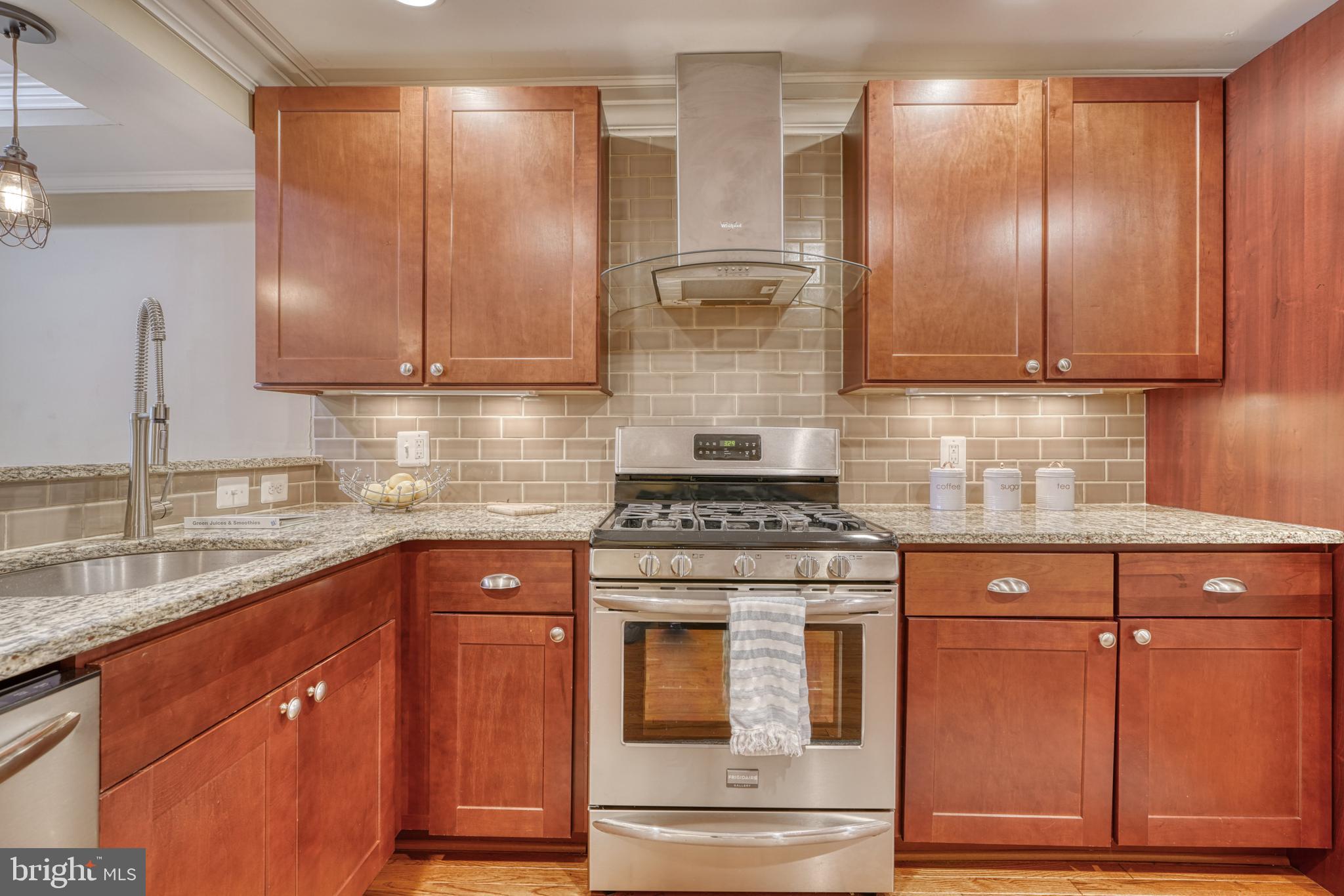 342 South Clinton Street Baltimore, MD 21224 - Photo 8 of 44