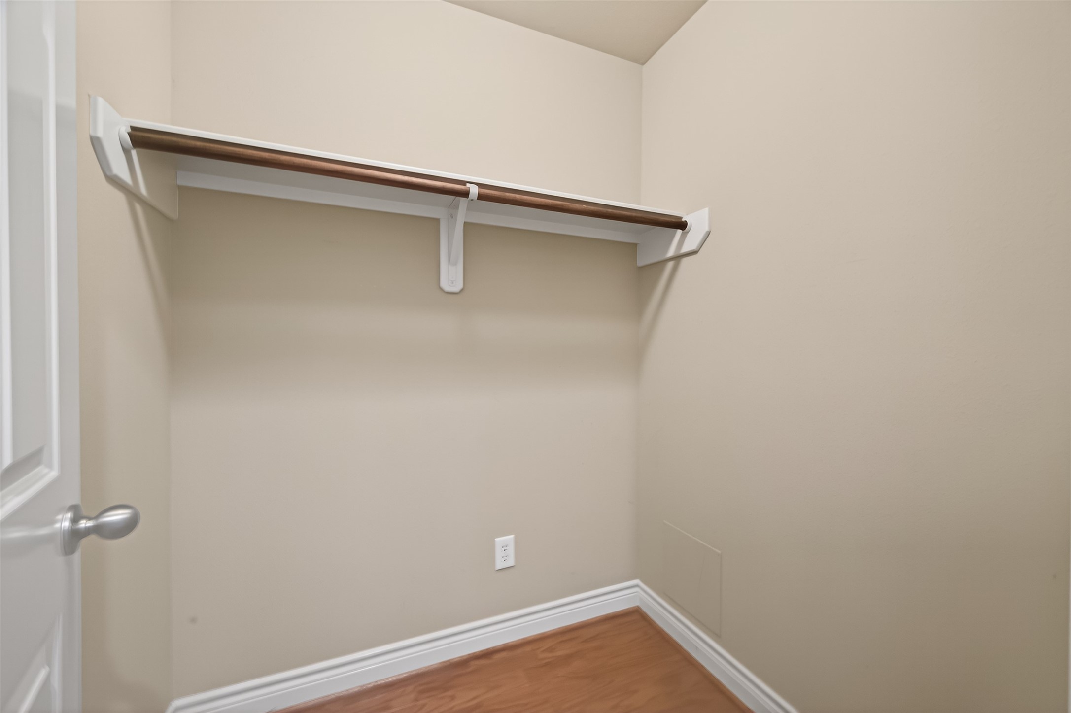 1105 Wagner Street Houston, TX 77007 - Photo 22 of 27 a view of a room with shelf on the wall