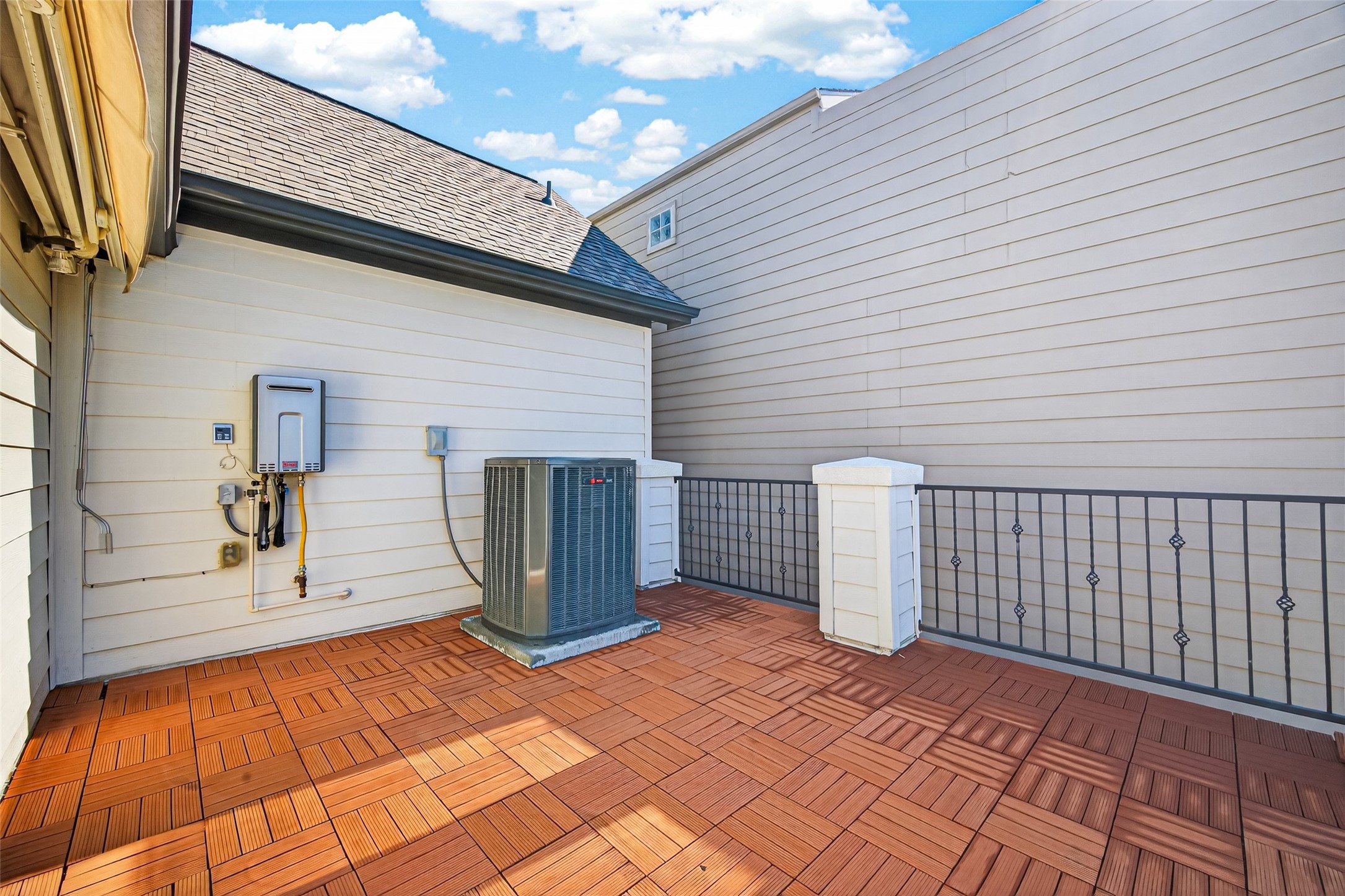 1105 Wagner Street Houston, TX 77007 - Photo 24 of 27 a view of a door of the house