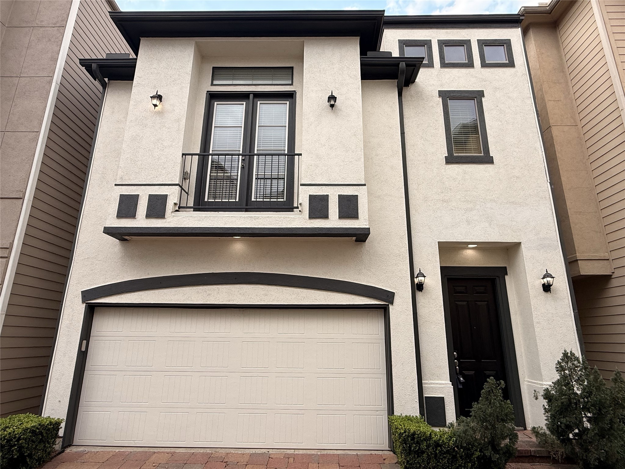 1105 Wagner Street Houston, TX 77007 - Photo 27 of 27 a front view of a house with large windows