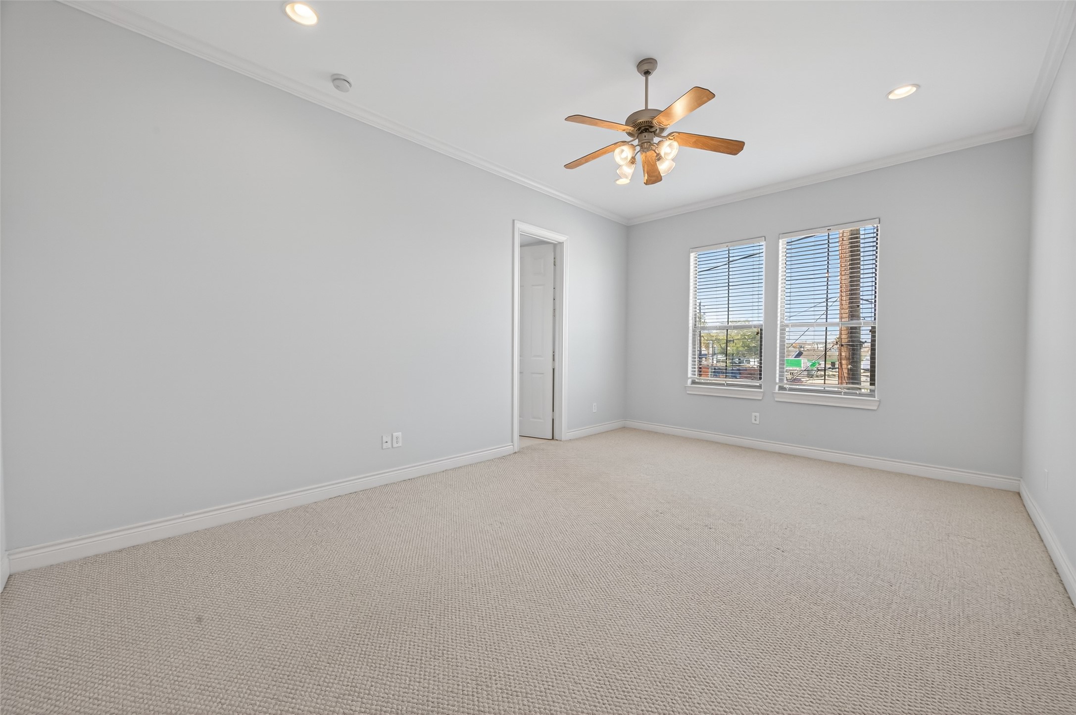 1105 Wagner Street Houston, TX 77007 - Photo 10 of 27 an empty room with windows and ceiling fan