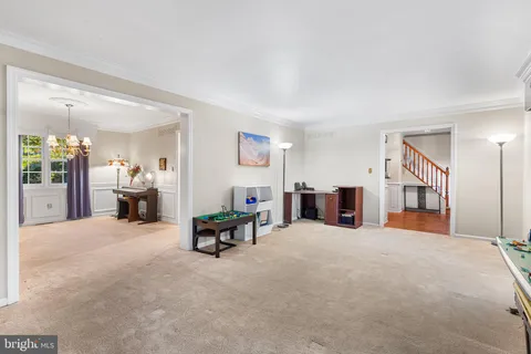 a view of a livingroom with furniture and a livingroom