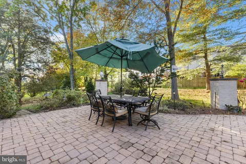 a view of backyard of the house