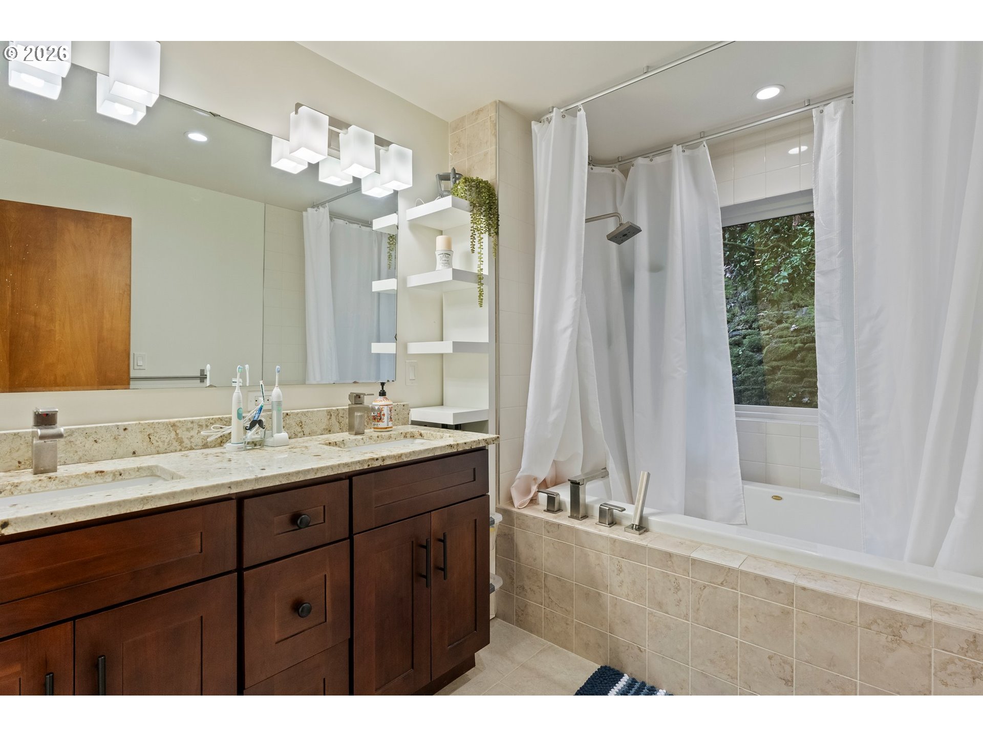 6415 Southwest Terwilliger Boulevard Portland, OR 97239 - Photo 14 of 48