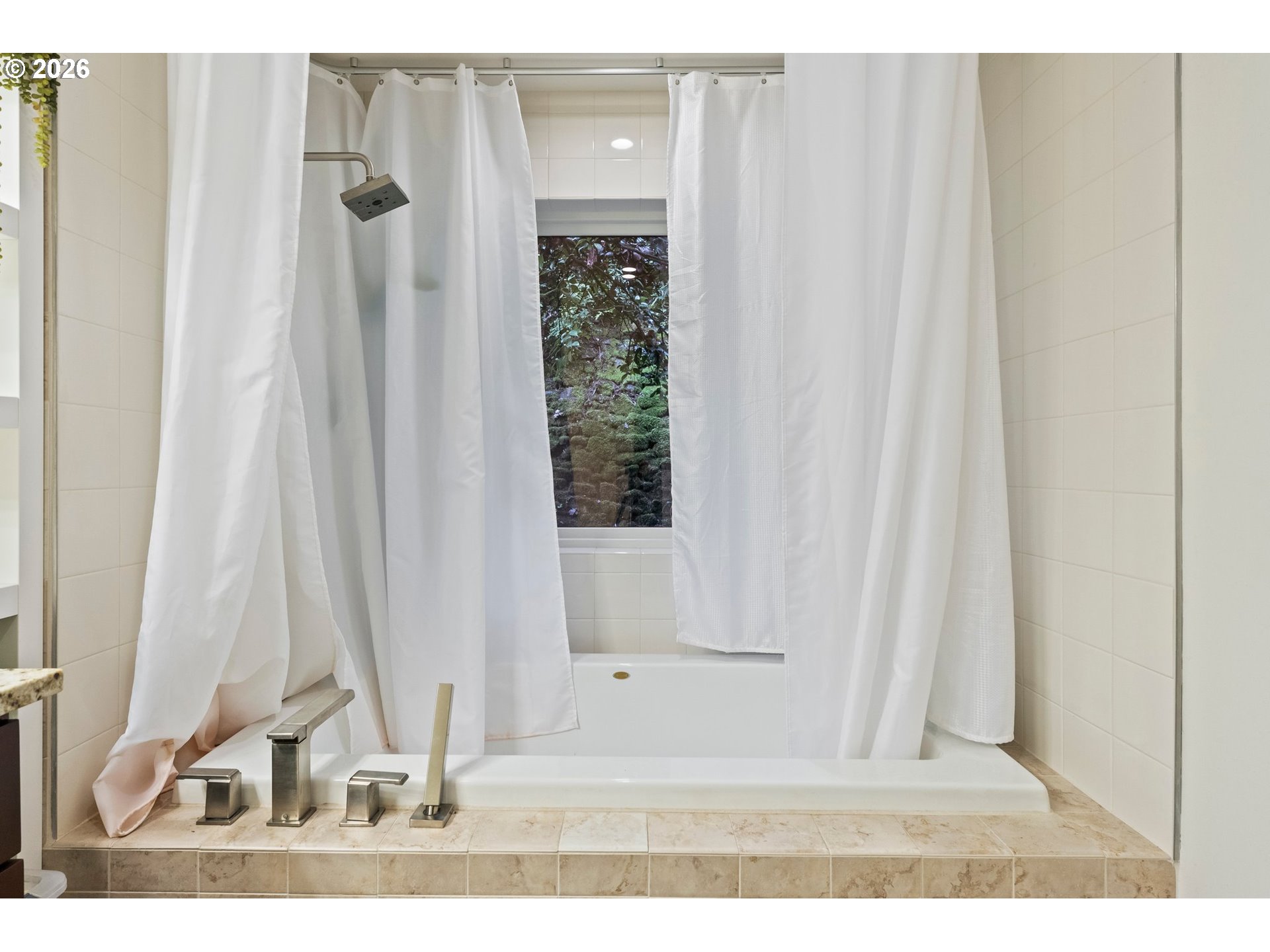 6415 Southwest Terwilliger Boulevard Portland, OR 97239 - Photo 16 of 48