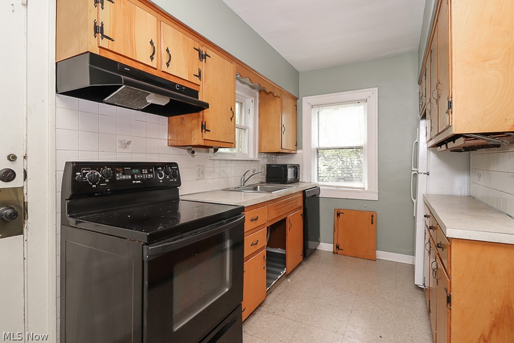 1175 Pomona Road Cleveland Heights, OH 44121 - Photo 9 of 34
