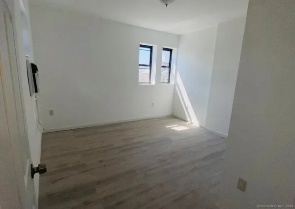 $1,350 | 677 Fairfield Avenue, Bridgeport, CT 06604
