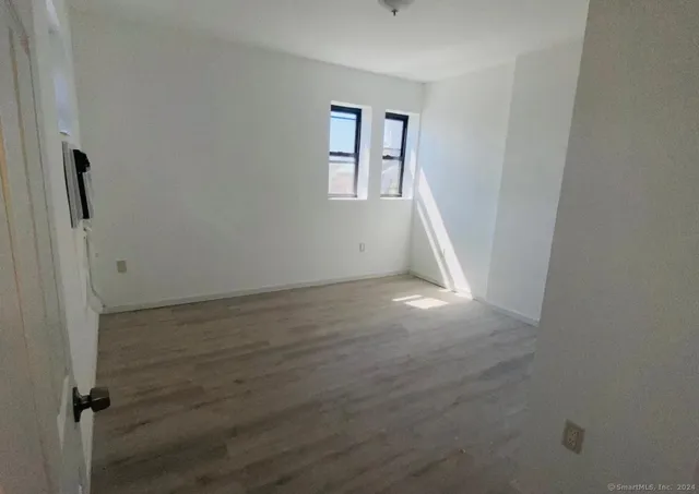 $1,350 | 677 Fairfield Avenue, Bridgeport, CT 06604