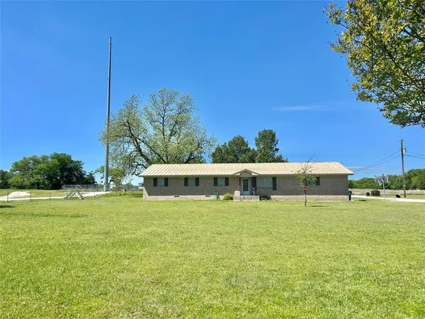 $400,000 | 1651 Farm To Market Road 371, Gainesville, TX 76240