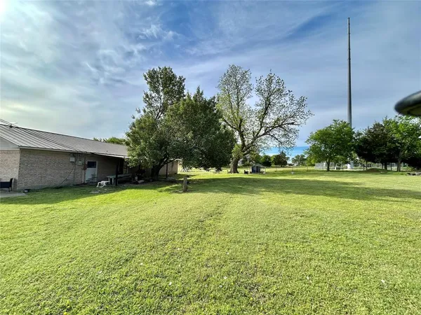 $400,000 | 1651 Farm To Market Road 371, Gainesville, TX 76240
