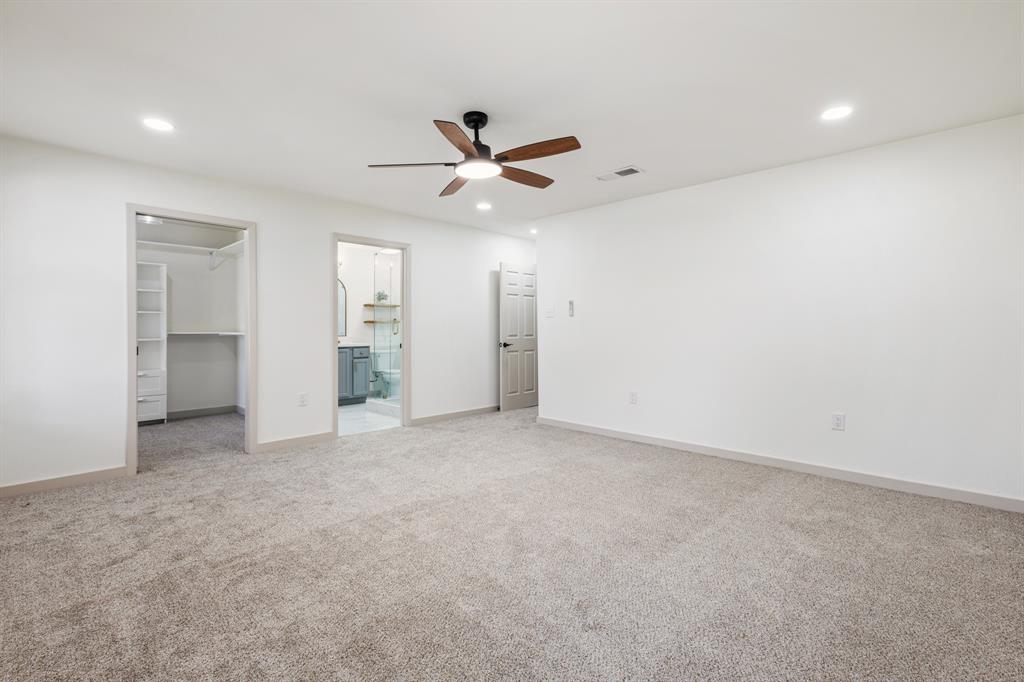 1510 Finley Road Irving, TX 75062 - Photo 14 of 17 an empty room with closet and a ceiling fan