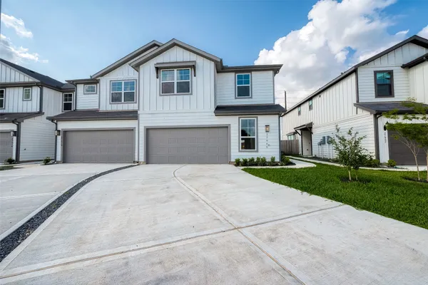 $2,500 | 27966 Western Crk Court, Katy, TX 77494