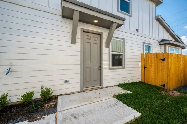 $2,500 | 27966 Western Crk Court, Katy, TX 77494