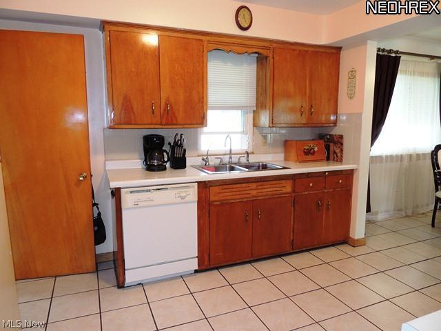 7296 Oakwood Road Parma, OH 44130 - Photo 2 of 20