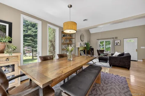 $560,000 | 305 Oak Lane, Newburgh, NY 12550