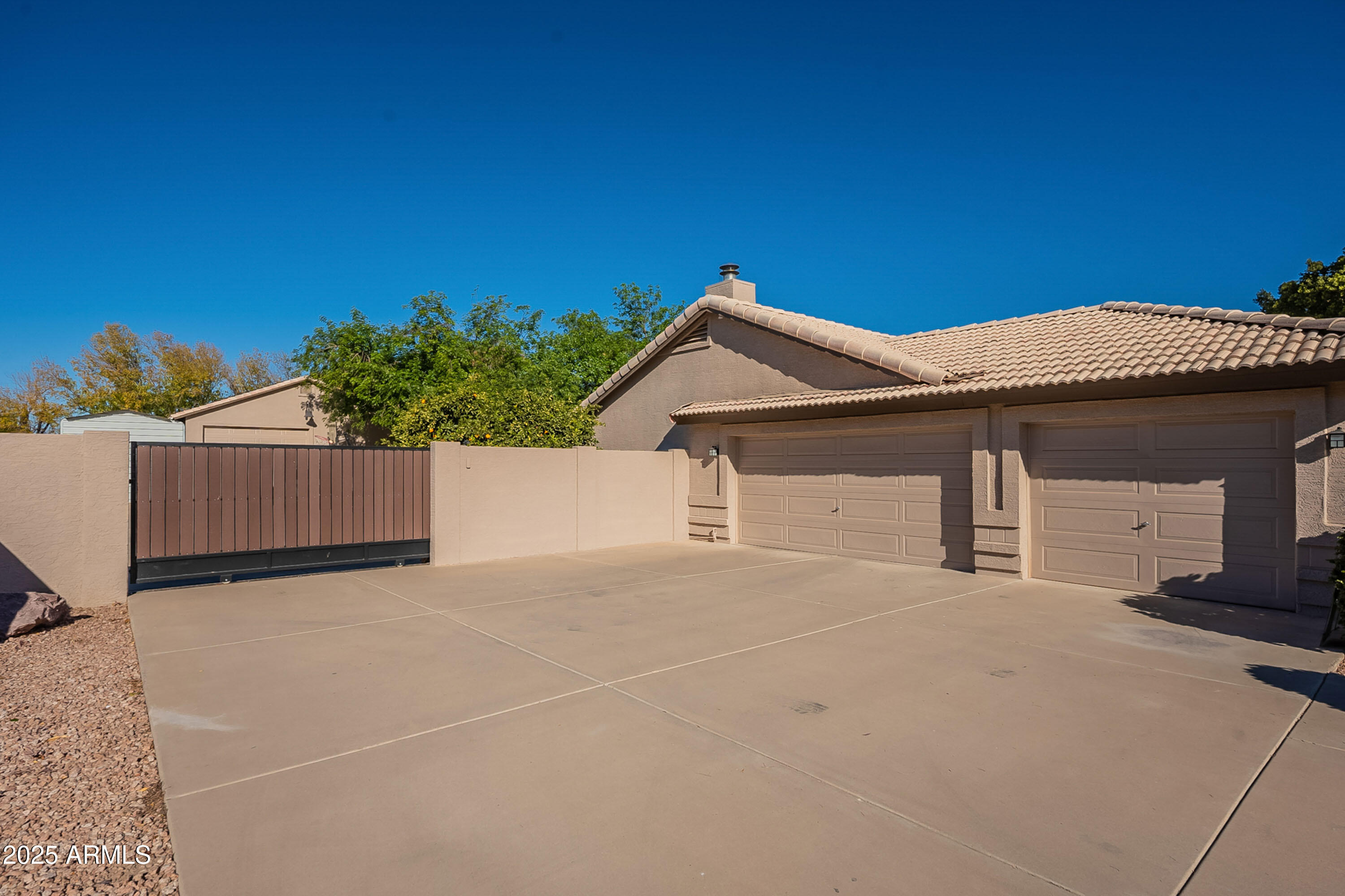 3464 North Ashbrook Mesa, AZ 85213 - Photo 4 of 63 Garage/Powered RV Gate