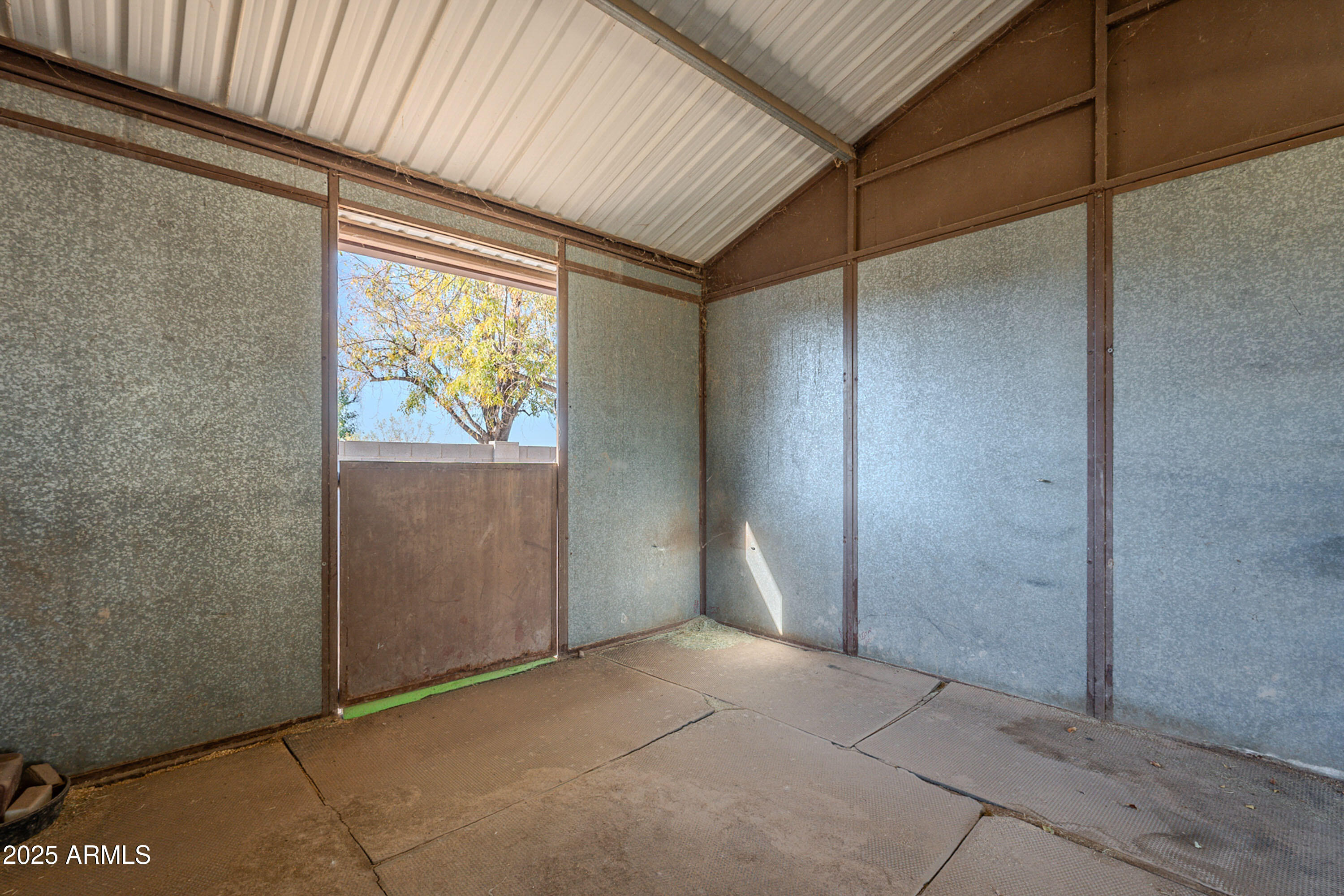 3464 North Ashbrook Mesa, AZ 85213 - Photo 45 of 63 Horse Barn