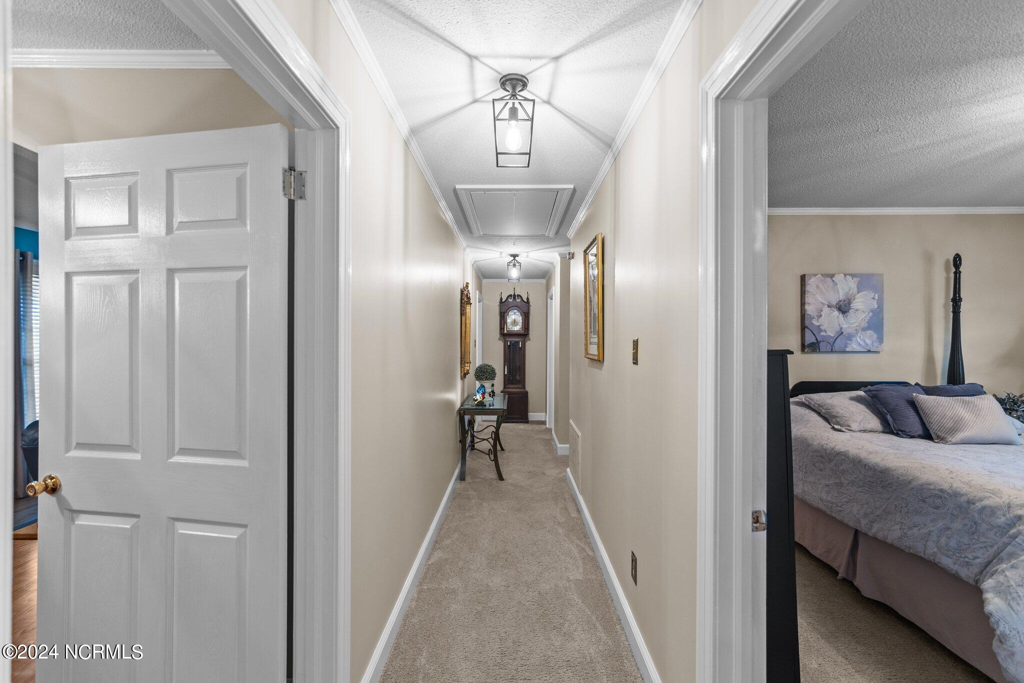 411 Taylor Heath Road Kinston, NC 28501 - Photo 30 of 49 Hallway