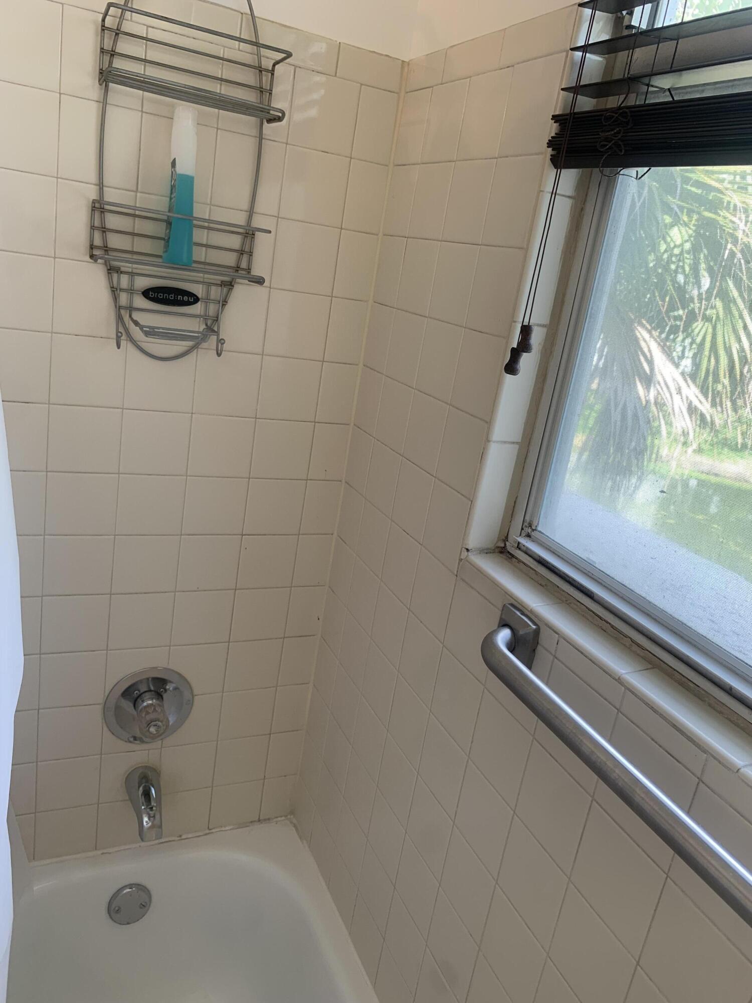 651 Lyons Road, Unit 10207 Coconut Creek, FL 33063 - Photo 27 of 38 Bathtub and window