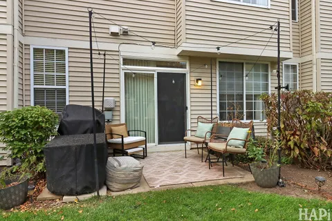 a view of a house with back yard