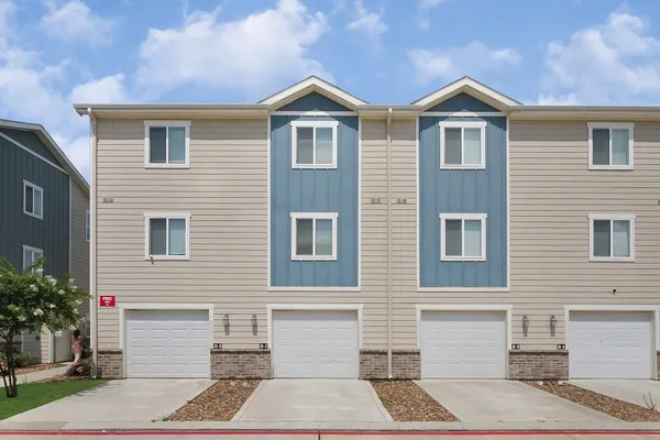 $1,950 | 21155 Gosling Road, Unit 24B, Spring, TX 77388