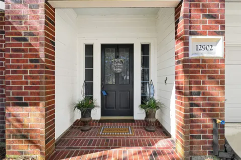 $378,000 | 12902 Chalfield Circle, Houston, TX 77044