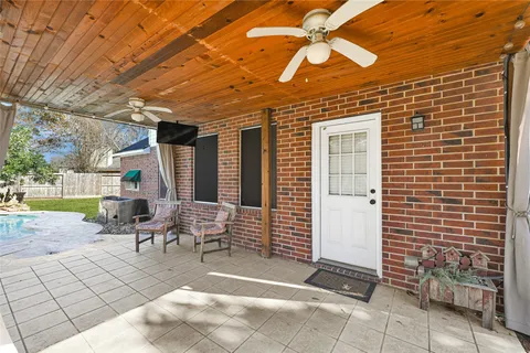 $378,000 | 12902 Chalfield Circle, Houston, TX 77044