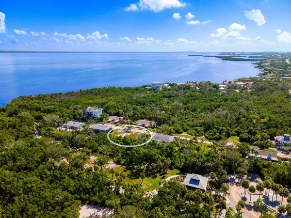 $650,000 | 681 Gulf Bay Road, Longboat Key, FL 34228