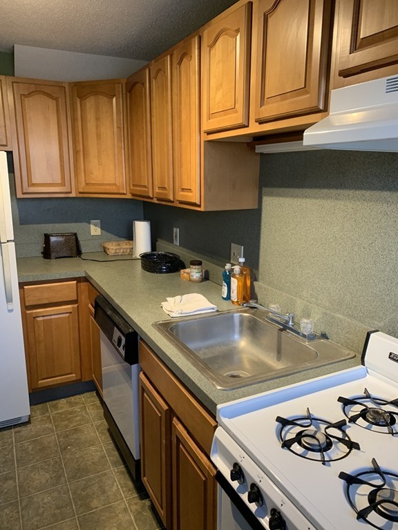 448 Cold Spring Avenue, Unit 448 West Springfield, MA 01089 - Photo 3 of 36 Gallery Image 3