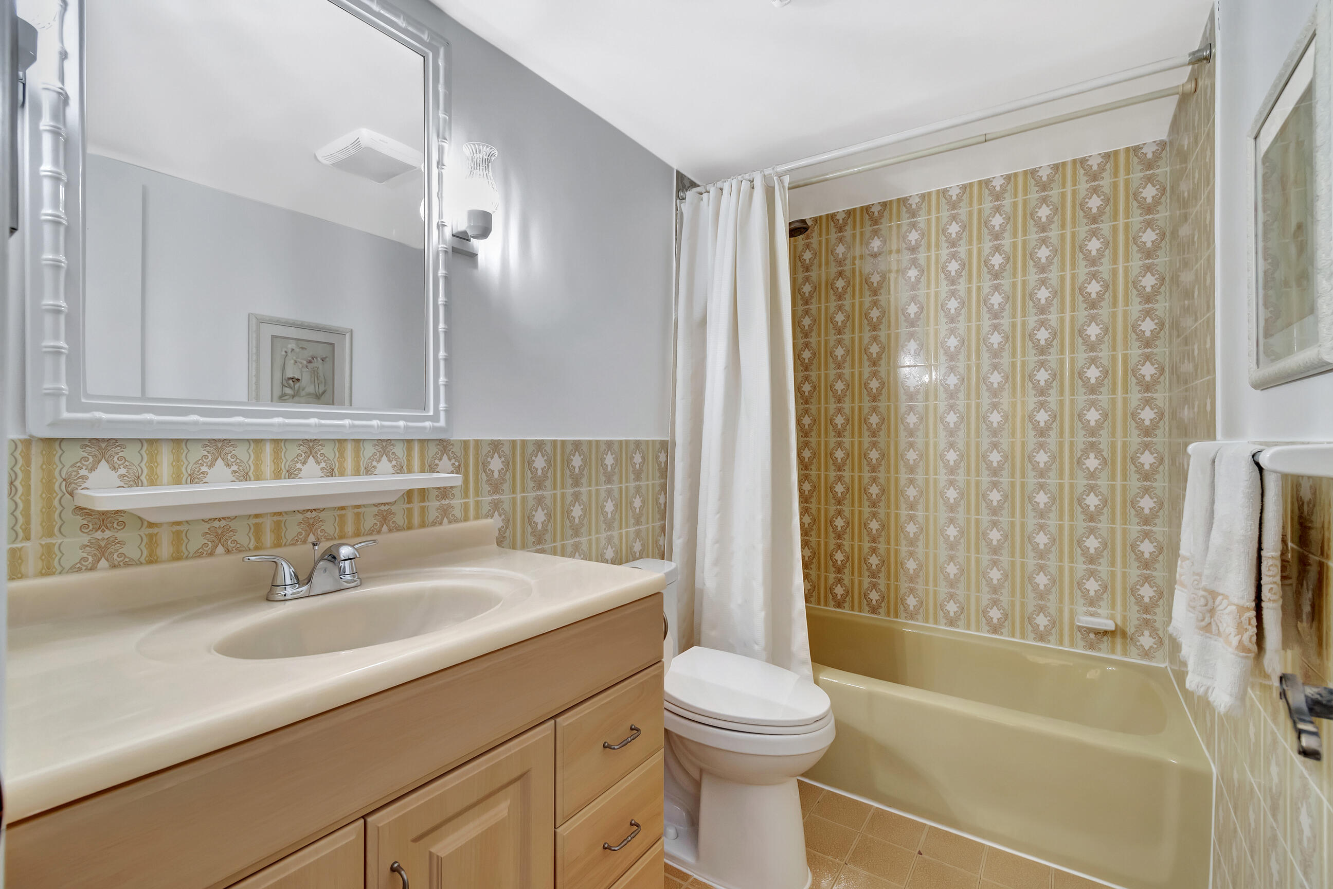 1301 Northwest 12th Avenue, Unit 412A Boca Raton, FL 33486 - Photo 31 of 49 2ND BATH
