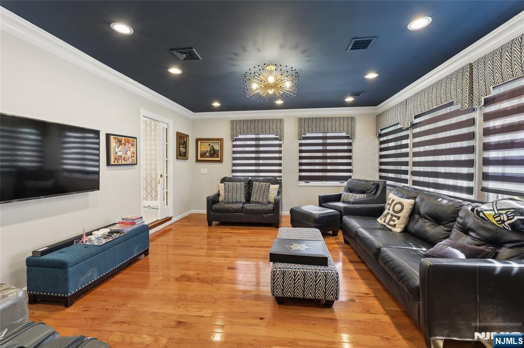 1474 Windsor Road Teaneck, NJ 07666 - Photo 8 of 41