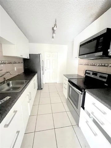 $2,500 | 18240 Northwest 41st Place, Unit 2, Miami Gardens, FL 33055