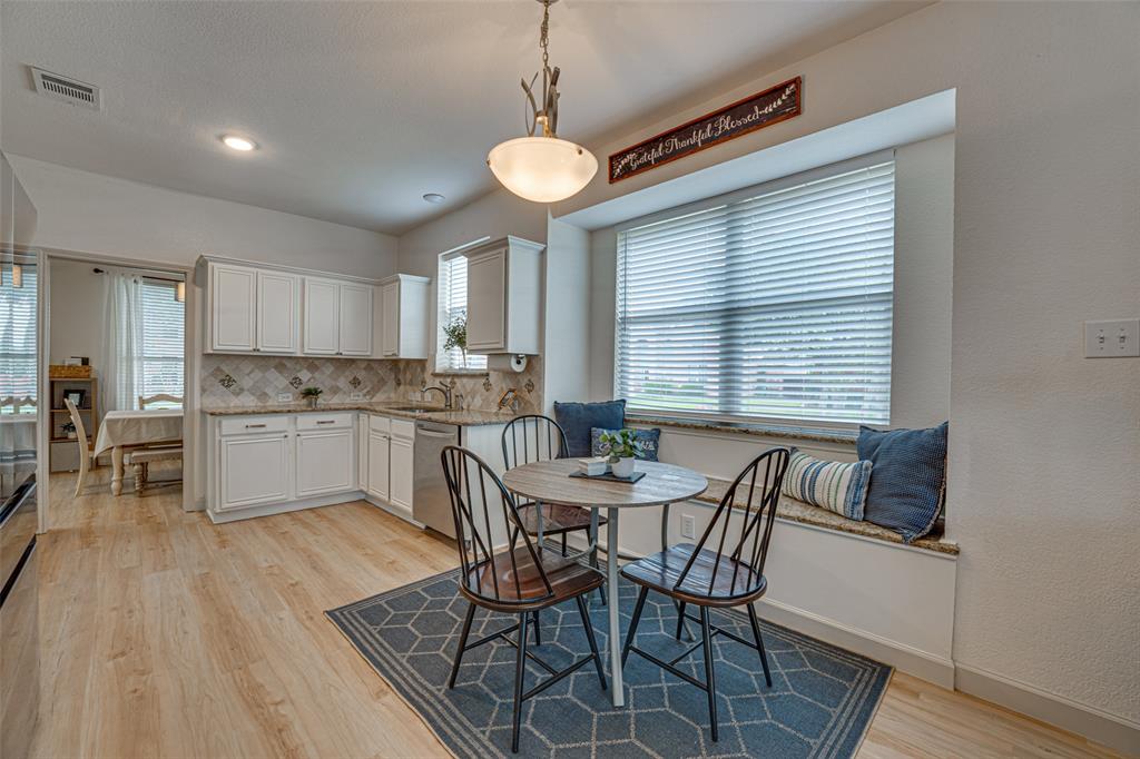 5218 Griffins Pointe Drive Rowlett, TX 75089 - Photo 11 of 40 Breakfast area with granite built-in window seat.