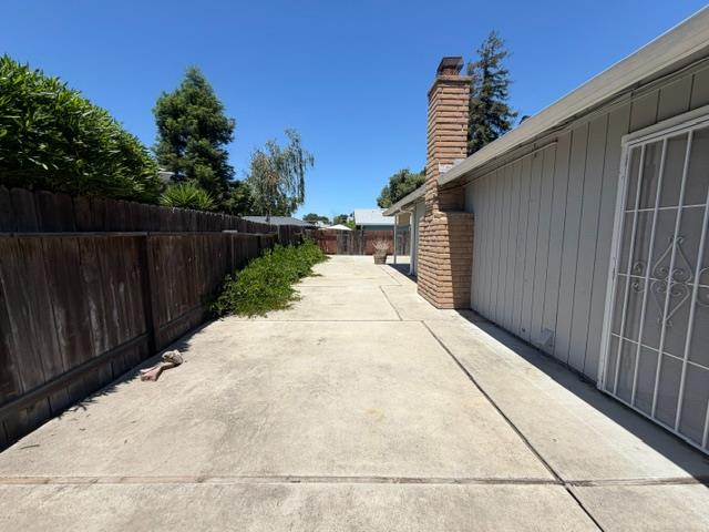 2601 Temperate Court Modesto, CA 95358 - Photo 21 of 24 a balcony with view of outdoor space